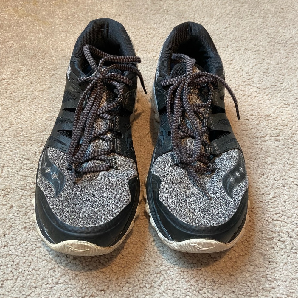 Women’s saucony kineta relay